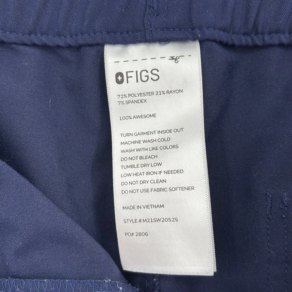 Figs Cairo Cargo Scrub Pants Men’s Size Large Short in Navy Blue - EUC!